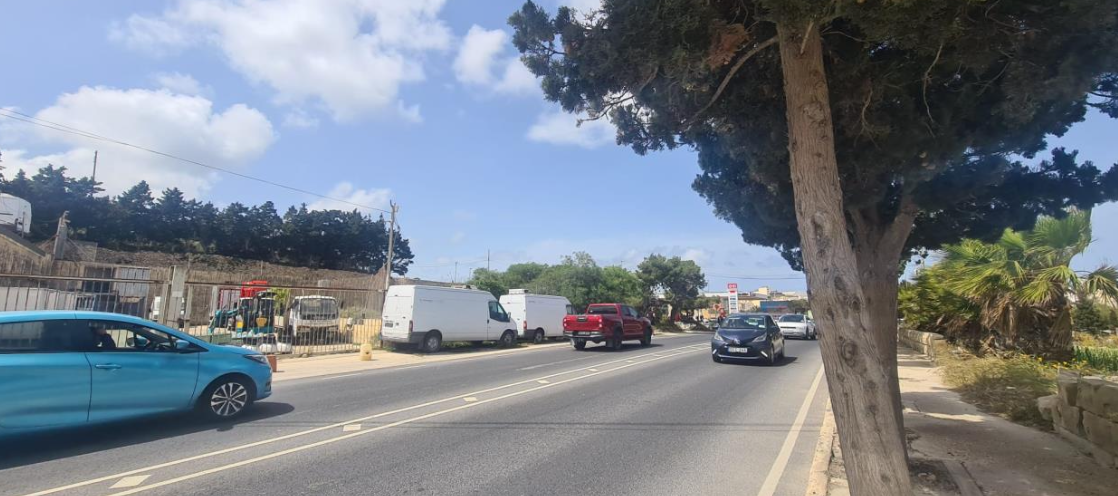 The application proposes a mixed-use building on an approximately 860 square metre sites along Triq Burmarrad, with four basement levels providing 62 parking spaces