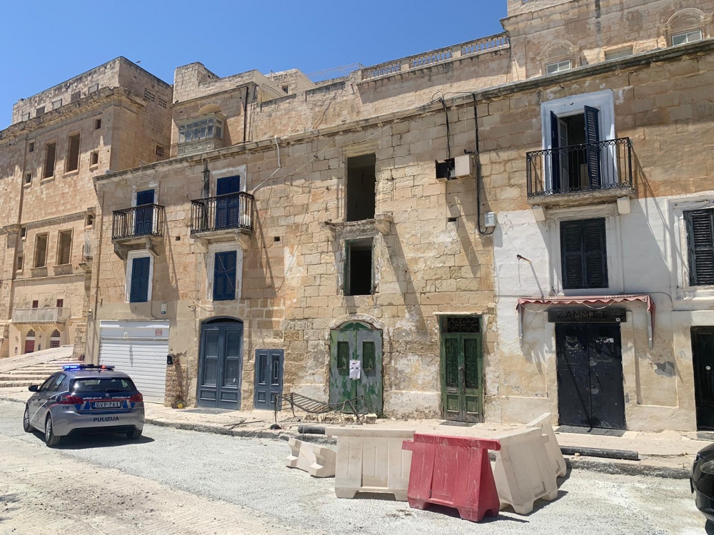 Builders injured after balcony collapses during renovation works on Valletta house
