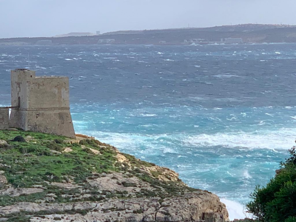 [WATCH] Gale force winds expected in coming hours, fast ferry services to Gozo halted