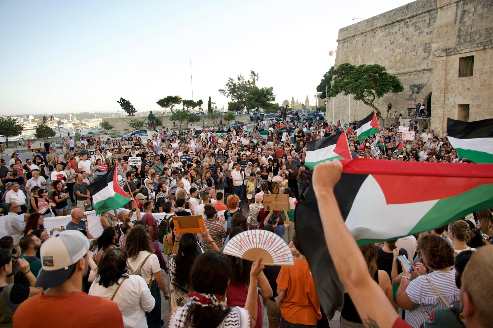 A crowd of protestors gathered in Castille Square after marching through Valletta (Photo: Miguela Xuereb/Newsbook)