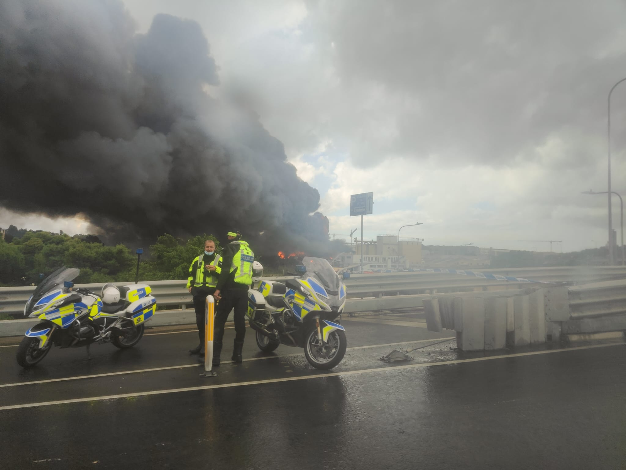 Police have closed off areas close to the scrapyard fire (Photo: MaltaToday)