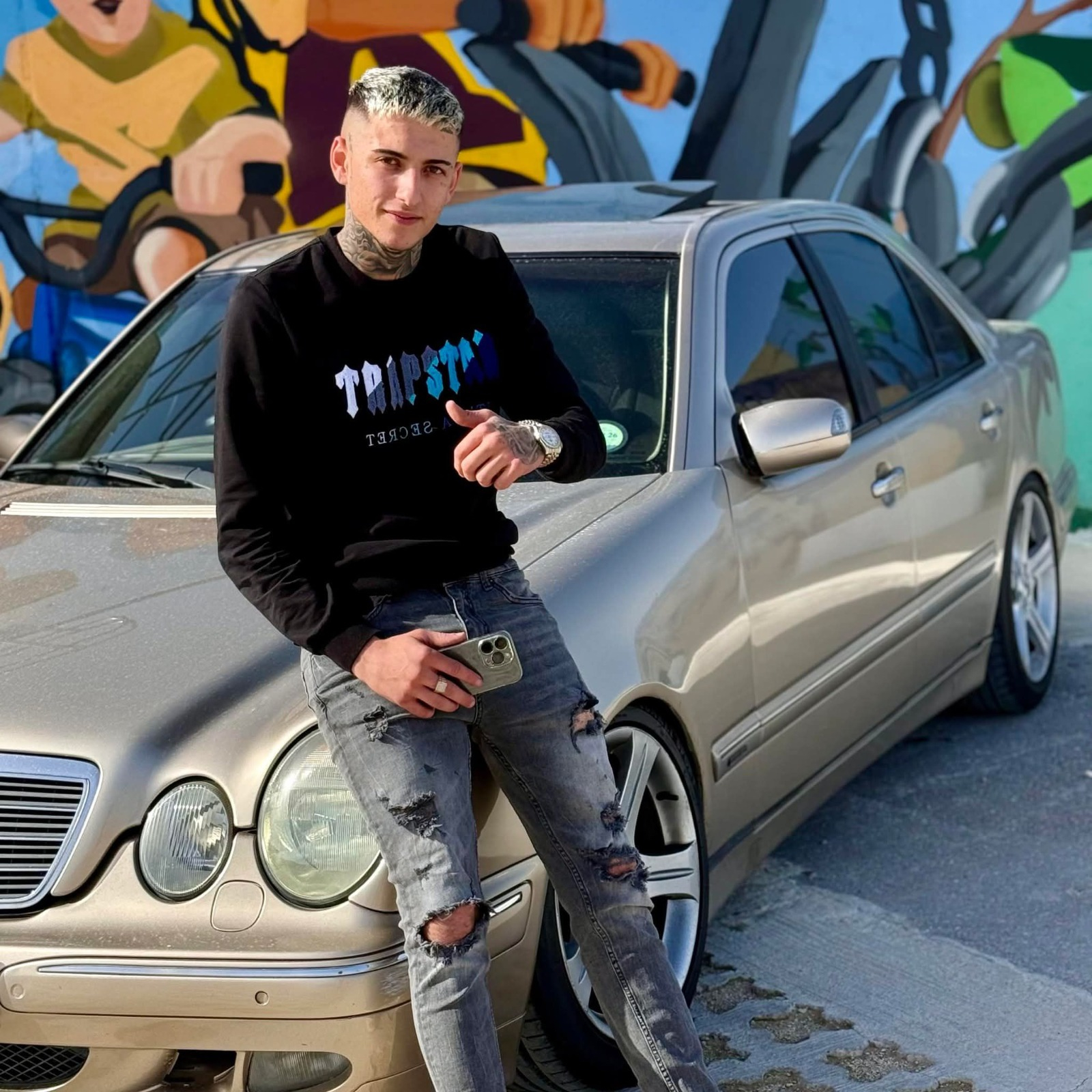 Stoyan Gafa in a photo with the same Mercedes he crashed in the night between Tuesday and Wednesday 