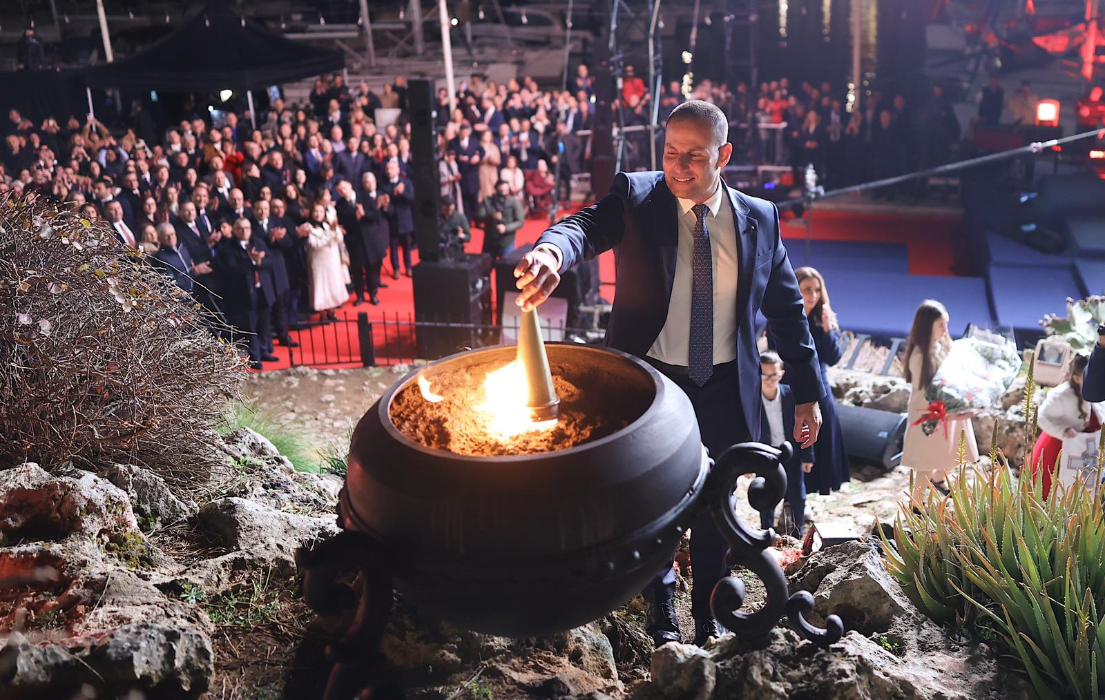Prime Minister Robert Abela lights the urn at the Birgu Freedom Day monument (Photo: James Bianchi/MaltaToday)