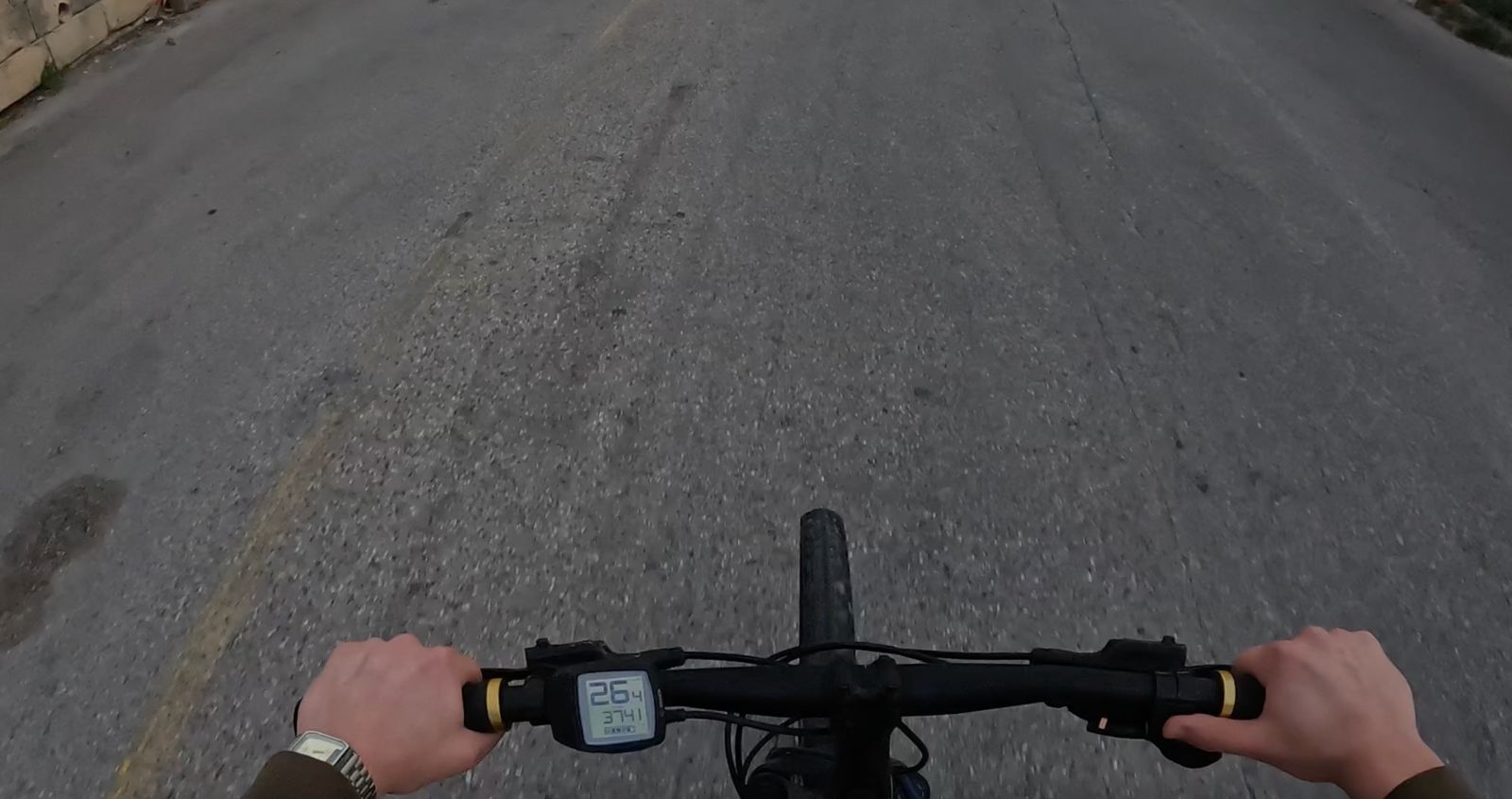 Until I reached Marsa, the journey was serene and easy as I had a few downhill roads in front of me. From Marsa to San Gwann, I had to ride through busier roads with cars and trucks squeezing past me from behind