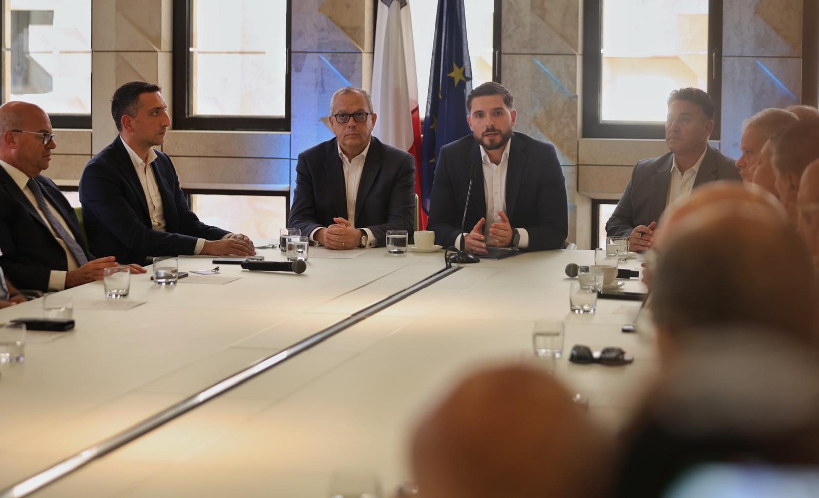Borg says government must take political responsibility for power cuts