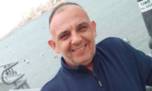 Fraudulent Italian merchant flees, leaving customers angry and doorless