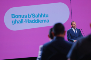 Labour Party promises yearly €1,000 super bonus for all workers