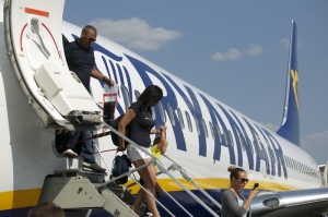 Coronavirus: Ryanair severely cuts flights to and from Italy