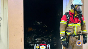 Car fire engulfs garage in Mellieħa