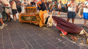 Souvenirs of God: Broken pieces of a collective memory