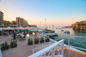 Summer dining at the water's edge