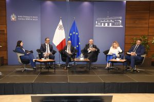 Financial stability, digital innovation and financial wellbeing discussed by APS Bank representatives