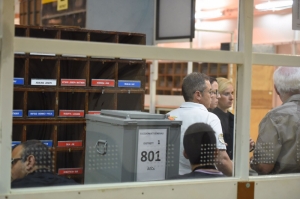 Early voting turnout rises to 90.3% on first day