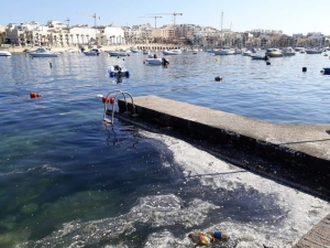 Tuna ranchers to deploy booms to control fish farm slime
