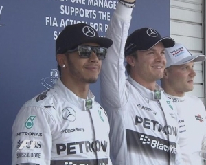 Rosberg beats Hamilton to Suzuka pole