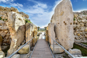 Momentum condemns 'government' decision to build 22-apartment block metres away from Ġgantija Temples