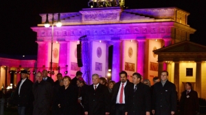 Muslim rally for tolerance attended by German leaders