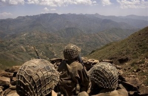 Insurgents kill four Pakistani soldiers after checkpoint attack