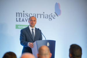 Miscarriage leave: Paid week off for couples who miscarry
