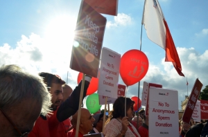 [WATCH] Pro-lifers against embryo freezing: 'Evil is at your doorstep, it must be stopped'