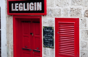 A drop of wine and local bites | Legligin