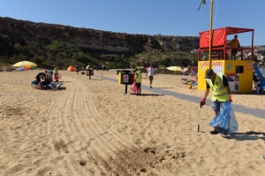 [WATCH] Waste collectors assigned to three main beaches