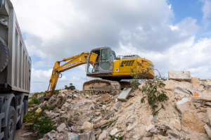 600 tonnes of waste cleared as White Rocks clean-up gets underway