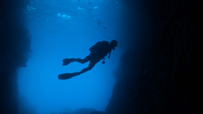 Scuba diver dies near Dwejra