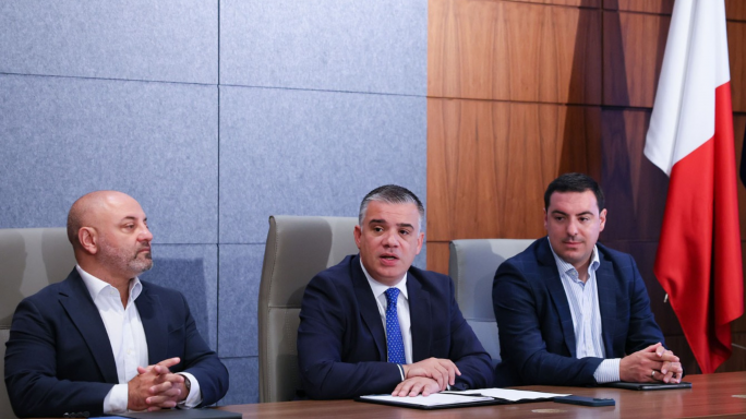 Government says €25,000 cash grant to give up car licence will kick off as a pilot project