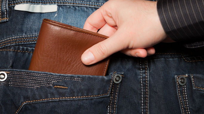 Man remanded in custody after pleading not guilty to stealing wallet