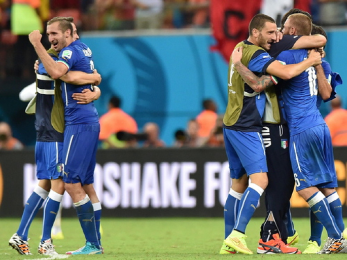 In epic clash, Italy conquer the conditions... and England too