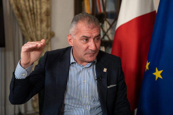 WATCH | Health minister confirms British tourist tested negative for meningitis B