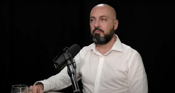 When being stupid does not do justice to being an ass