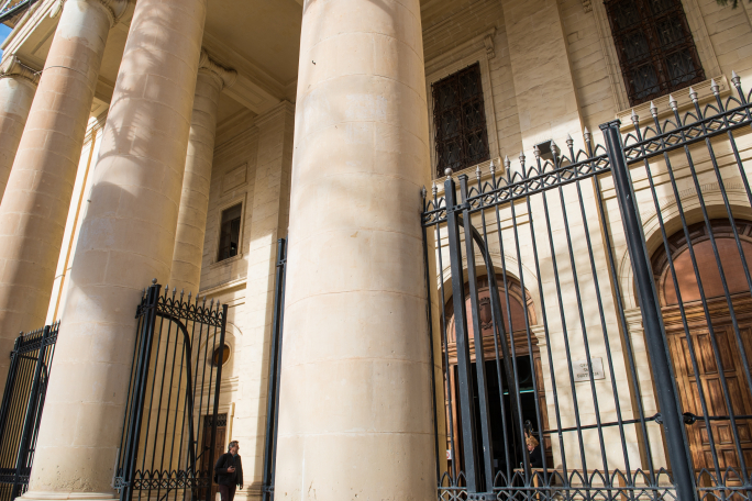 Man grievously injured after courtroom brawl