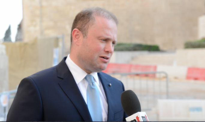 [WATCH] 1,075 security clearance requests in 2013 • Muscat, Busuttil in security meeting