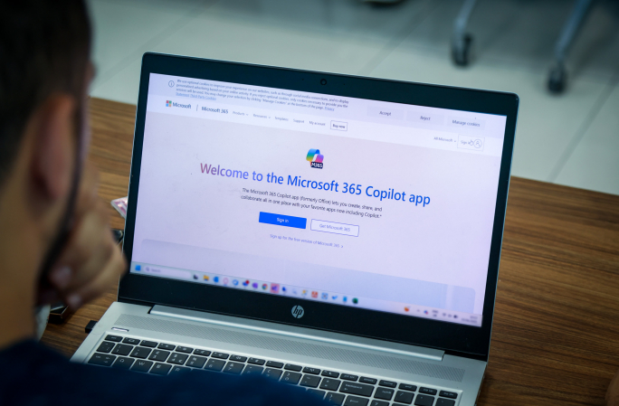 The evolution of the modern desktop: Government enters the AI era