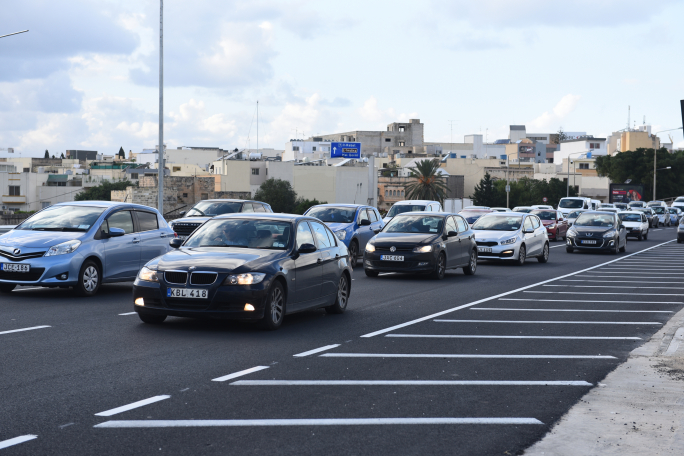 Commuters aged up to 30 years old can give up driving licence for €25,000 from January
