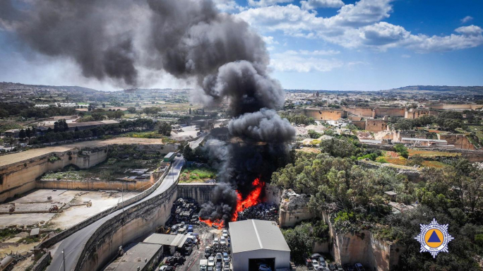 Civil protection battling Mqabba industrial fire