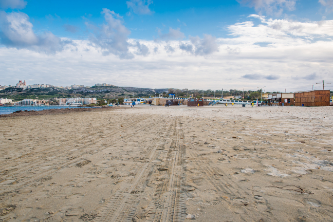 Father rebuked for employing underage son at beach stall, pushing him to give false testimony