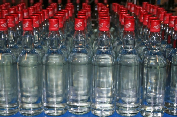 Customs officials seize almost 500 bottles of spirits