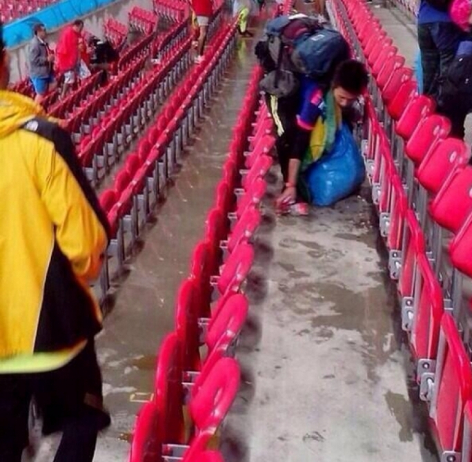 Japanese fans clean stadium after World Cup defeat