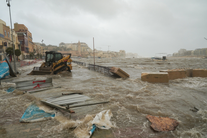 Outdoor work to halt under red alerts as OHSA proposes binding storm safety rules