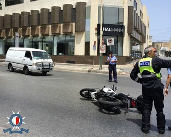 Motorcyclist slightly injured in Lija crash