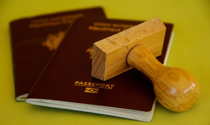 Man tried to board flight to France with a €50 fake passport