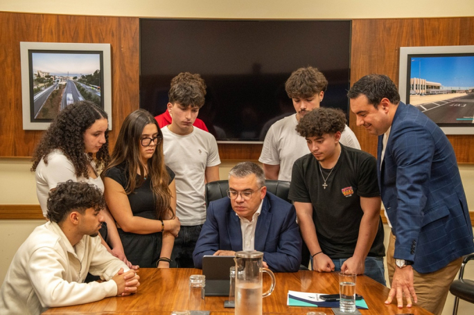 Transport Minister backs Junior College students’ proposal for new Msida pedestrian bridge