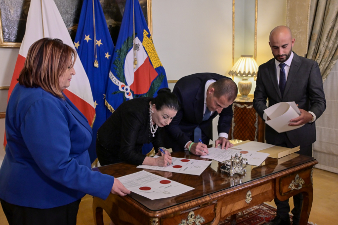 President formally dissolves parliament