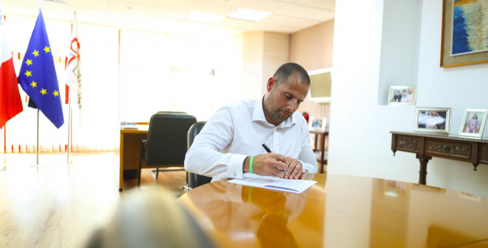 Robert Abela submits nomination for confirmation as Labour leader