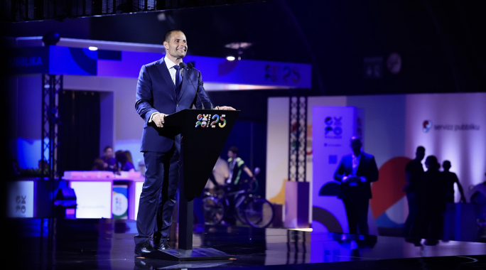 Prime Minister announces AI investment with Microsoft to support public service workers