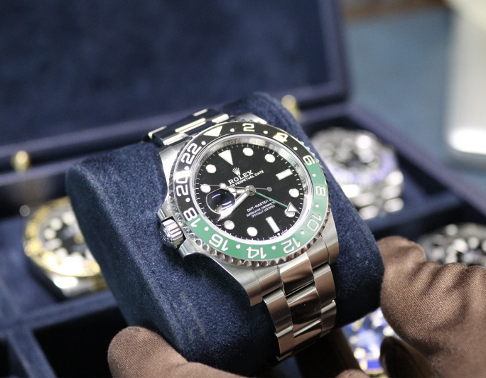 Woman paid for €6,000 Rolex using forged banknotes, court hears