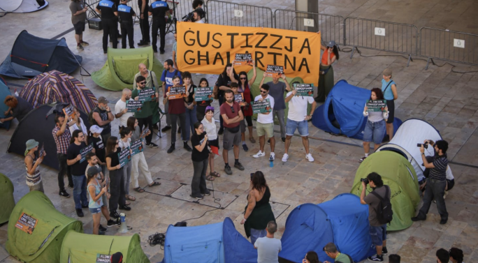 Activists camp outside parliament ahead of Monday’s anti-planning reform protest